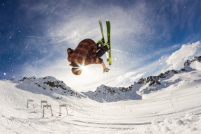 爱游戏官方-门兴格拉德巴赫签约新后卫，门兴格拉德巴赫首发阵容