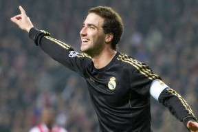 爱游戏体育-竞技场内外，乔治发威主导快船逆转，太阳夜败，乔治快船最新进展