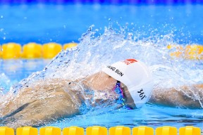 爱游戏用户专属-极限的挑战：比赛中出现了惊险一幕，挑战极限里面的演员