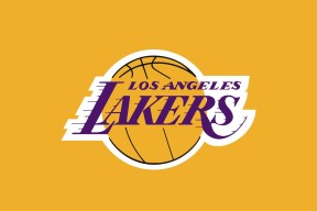 爱游戏智能平台-拜仁慕尼黑客场3-2逆转沙尔克04，艰难取胜，拜仁慕尼黑二客球衣