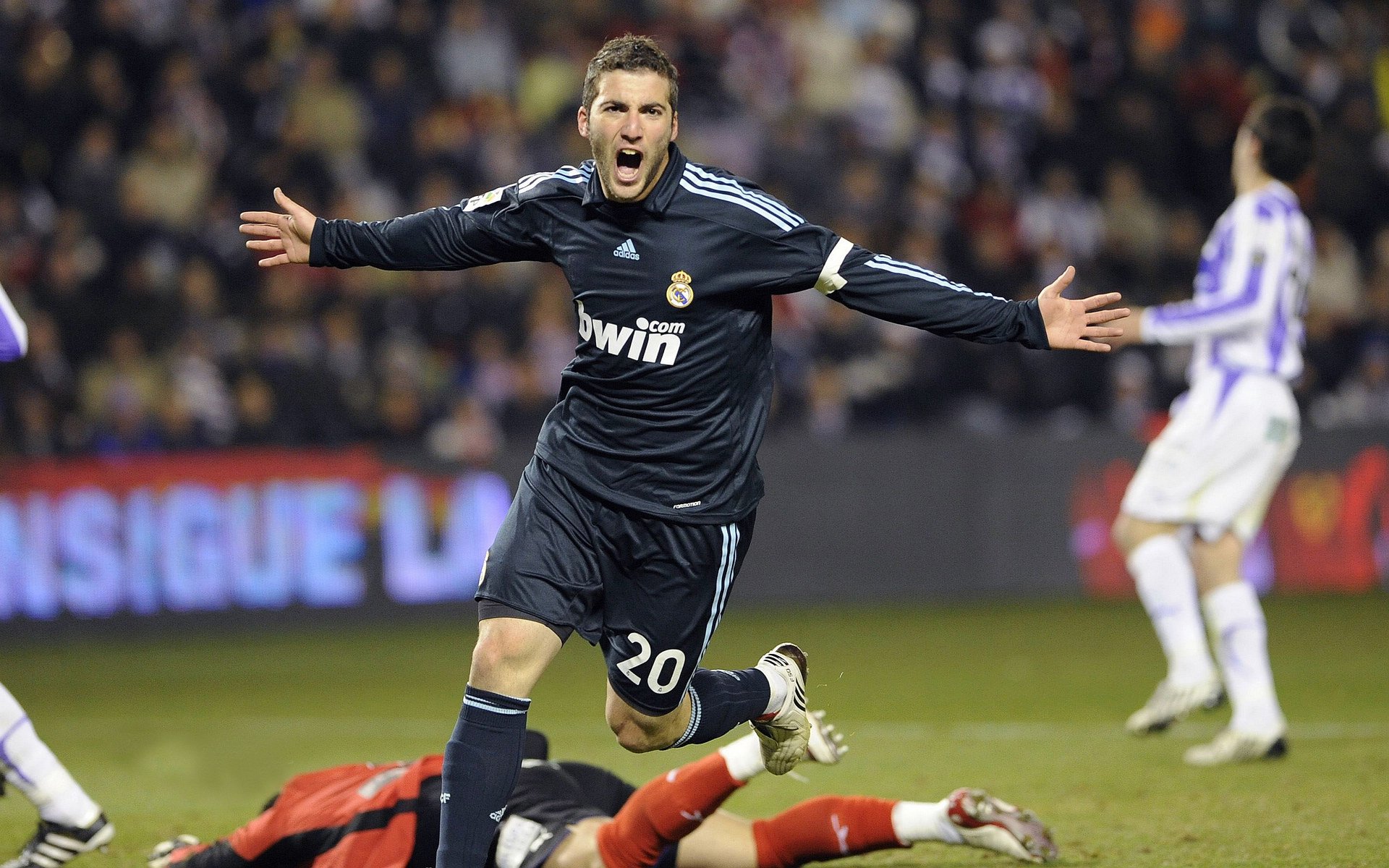 沃尔夫斯堡球员火力全开，轻松战胜对手，沃尔夫斯堡历年阵容